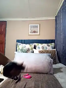 Queen-Chocolate online show from 03.22.25