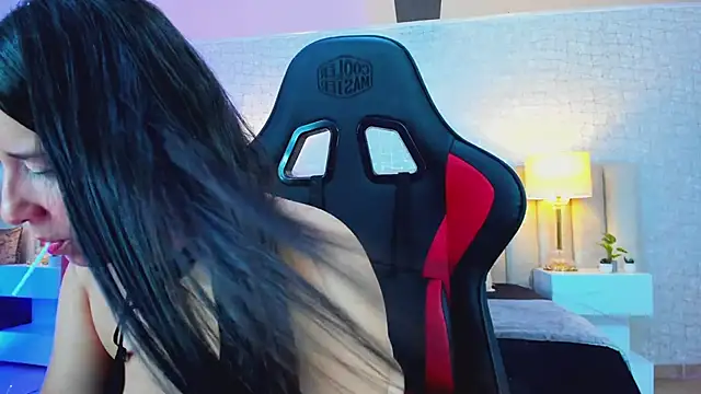 sara parker069 online show from 12.17.24