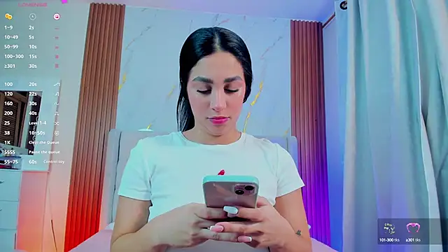 Snapshot of amelie_leigh chatting on 02.05.25 amelie leigh online show from 02.05.25