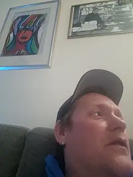 Snapshot of everyoneneeds chatting on 02.15.25 everyoneneeds online show from 02.15.25