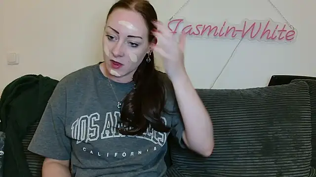 Snapshot of Jasmin-White chatting on 06.09.26 Jasmin-White online show from 06.09.26