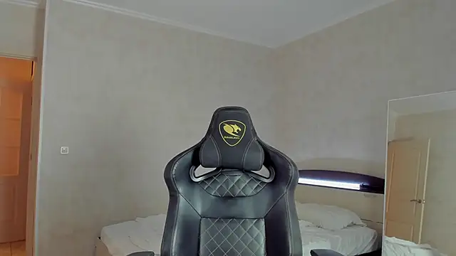 Snapshot of MasonWarholl chatting on 12.27.24 MasonWarholl online show from 12.27.24