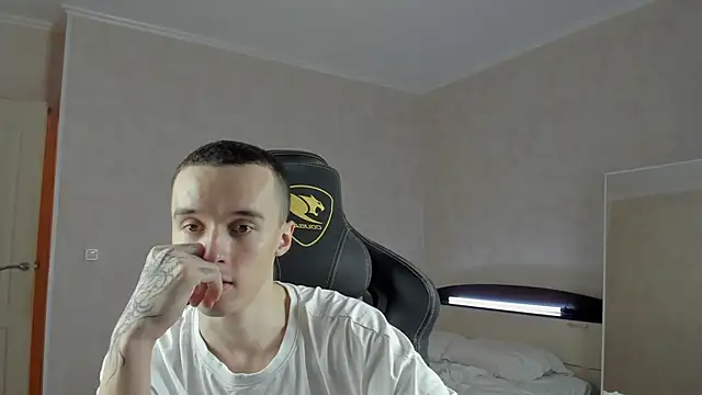 Snapshot of MasonWarholl chatting on 12.27.24 MasonWarholl online show from 12.27.24