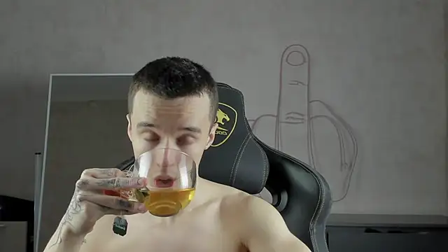 Snapshot of MasonWarholl chatting on 01.06.25 MasonWarholl online show from 01.06.25