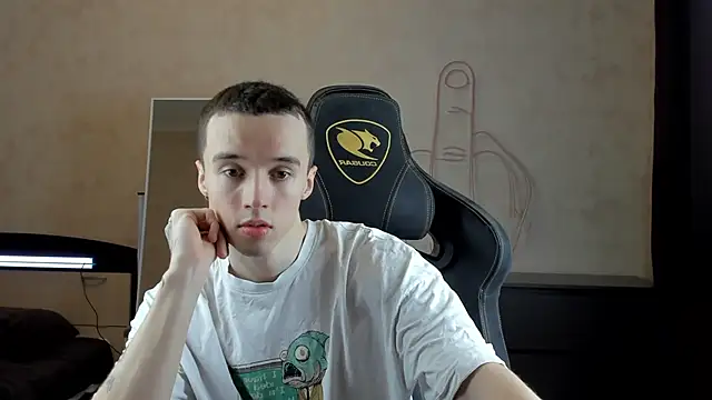 Snapshot of MasonWarholl chatting on 01.07.25 MasonWarholl online show from 01.07.25