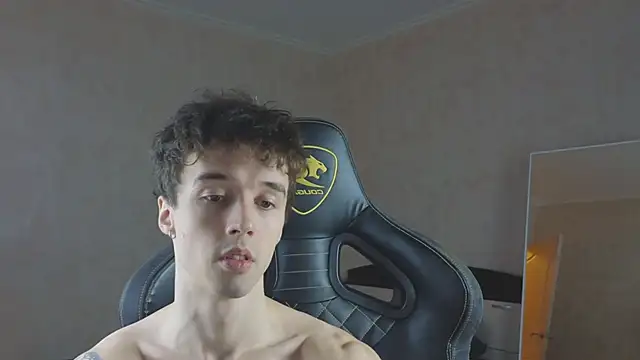 Snapshot of MasonWarholl chatting on 11.21.25 MasonWarholl online show from 11.21.25