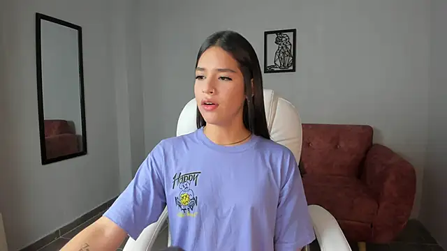 Snapshot of Alice23jones chatting on 02.13.25 Alice23jones online show from 02.13.25