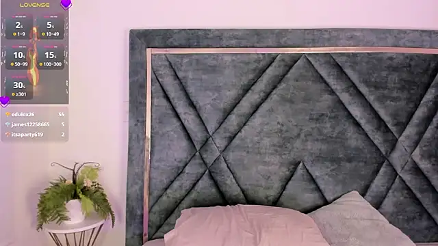 Dapnne  online show from 01.12.25