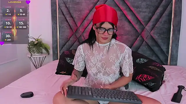 Dapnne  online show from 02.06.25