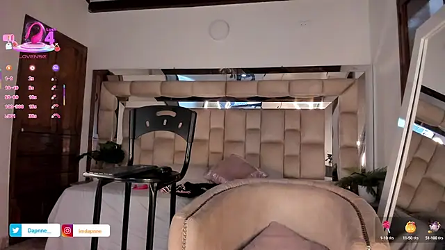 Dapnne  online show from 10.10.25