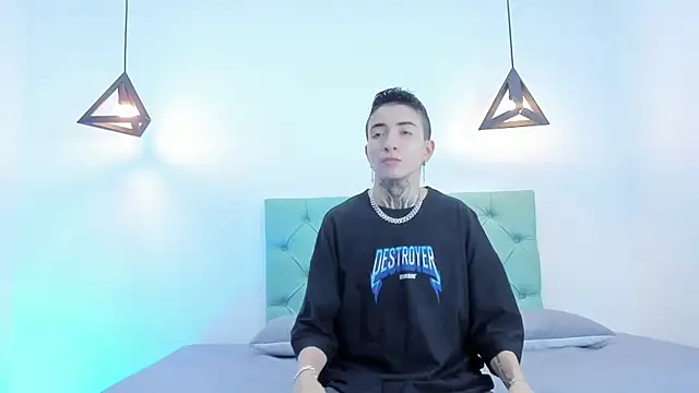 Snapshot of Tinny_and_Candy chatting on 12.22.24 Tinny and Candy online show from 12.22.24