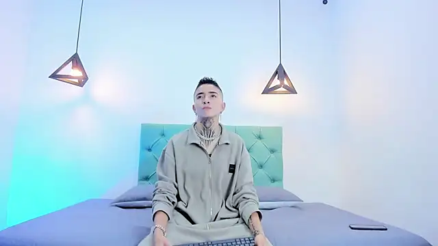 Snapshot of Tinny_and_Candy chatting on 12.24.24 Tinny and Candy online show from 12.24.24