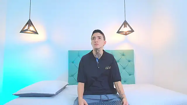 Snapshot of Tinny_and_Candy chatting on 02.03.25 Tinny and Candy online show from 02.03.25