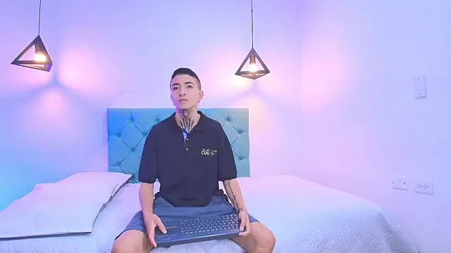 Snapshot of Tinny_and_Candy chatting on 02.18.25 Tinny and Candy online show from 02.18.25