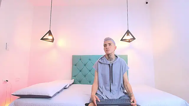 Snapshot of Tinny_and_Candy chatting on 02.20.25 Tinny and Candy online show from 02.20.25