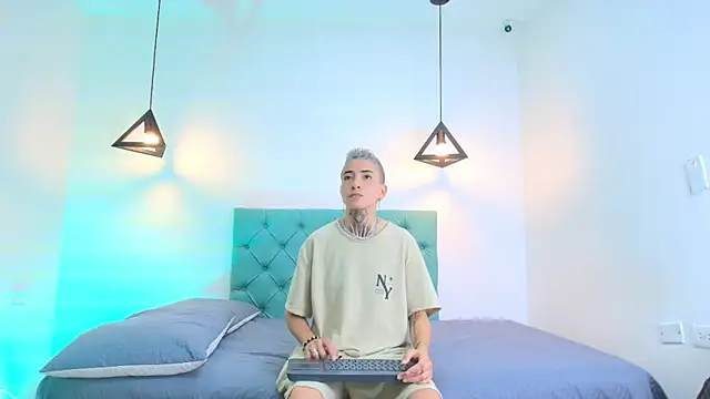 Snapshot of Tinny_and_Candy chatting on 02.28.25 Tinny and Candy online show from 02.28.25