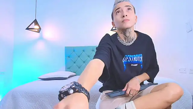 Snapshot of Tinny_and_Candy chatting on 03.07.25 Tinny and Candy online show from 03.07.25