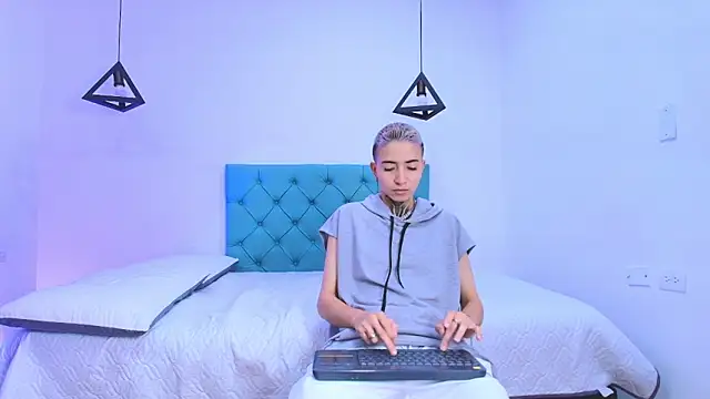 Snapshot of Tinny_and_Candy chatting on 03.11.25 Tinny and Candy online show from 03.11.25