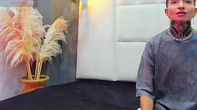 Snapshot of Tinny_and_Candy chatting on 10.18.25 Tinny and Candy online show from 10.18.25