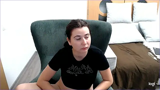 Snapshot of VioletaFlower7 chatting on 11.05.25 VioletaFlower7 online show from 11.05.25