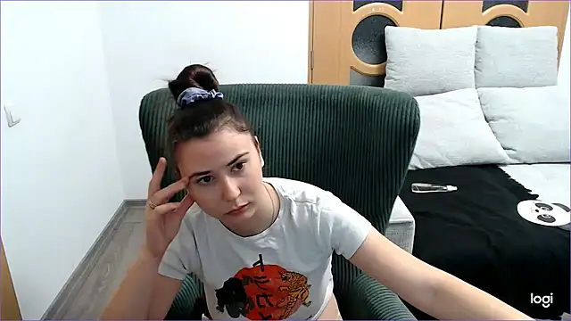 Snapshot of VioletaFlower7 chatting on 11.24.25 VioletaFlower7 online show from 11.24.25