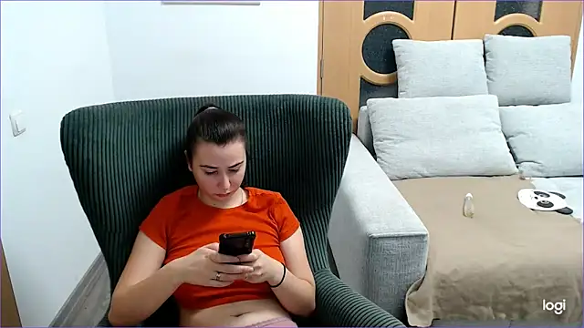 Snapshot of VioletaFlower7 chatting on 12.02.25 VioletaFlower7 online show from 12.02.25