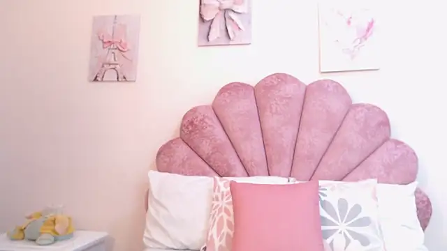 MilaaAdams online show from 06.08.26