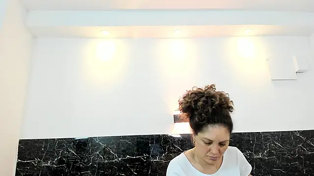 Snapshot of Juliabadlee chatting on 02.21.25 Juliabadlee online show from 02.21.25