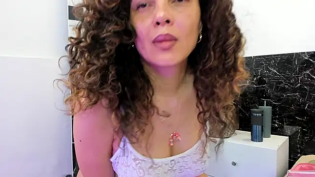 Snapshot of Juliabadlee chatting on 03.16.25 Juliabadlee online show from 03.16.25