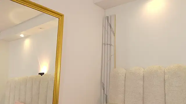 Snapshot of Juliabadlee chatting on 11.06.25 Juliabadlee online show from 11.06.25