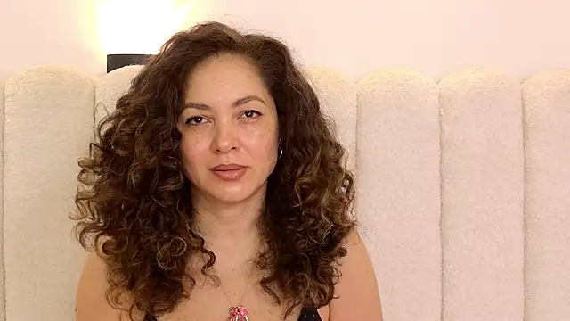 Snapshot of Juliabadlee chatting on 11.09.25 Juliabadlee online show from 11.09.25