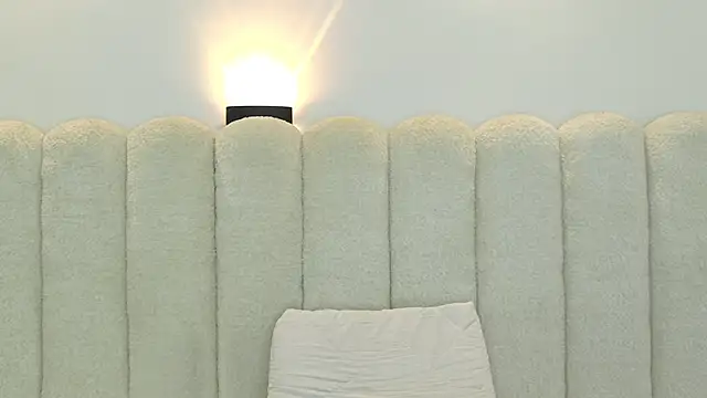 Snapshot of Juliabadlee chatting on 11.12.25 Juliabadlee online show from 11.12.25