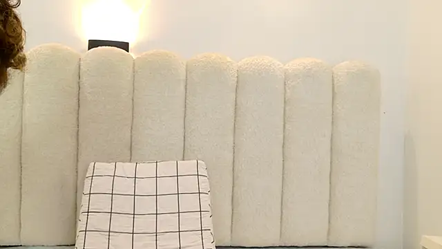 Snapshot of Juliabadlee chatting on 11.26.25 Juliabadlee online show from 11.26.25