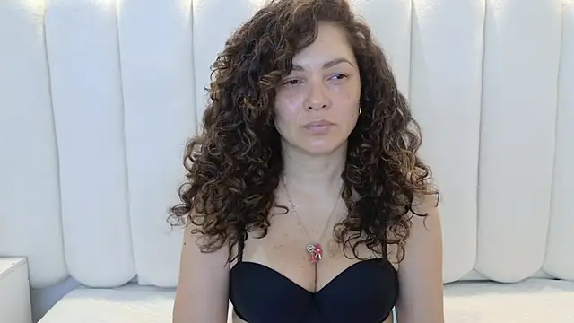 Snapshot of Juliabadlee chatting on 12.02.25 Juliabadlee online show from 12.02.25