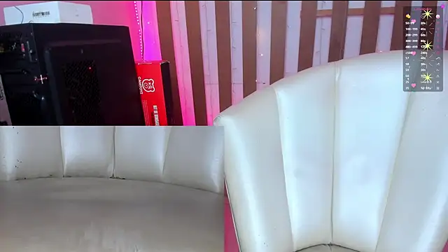 Snapshot of XimenaReid chatting on 01.31.25 XimenaReid online show from 01.31.25