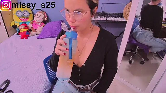 Snapshot of gigi_stephans chatting on 10.25.25 gigi stephans online show from 10.25.25