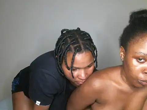 Snapshot of R-thequeen chatting on 12.18.24 R-thequeen online show from 12.18.24