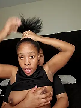 Snapshot of R-thequeen chatting on 12.14.25 R-thequeen online show from 12.14.25