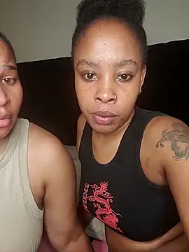 Snapshot of R-thequeen chatting on 12.18.25 R-thequeen online show from 12.18.25