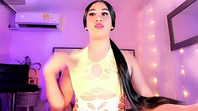 ShantalGirs online show from 10.05.25