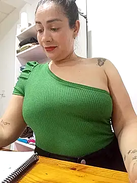 Snapshot of XGabrielaXX chatting on 10.25.25 XGabrielaXX online show from 10.25.25