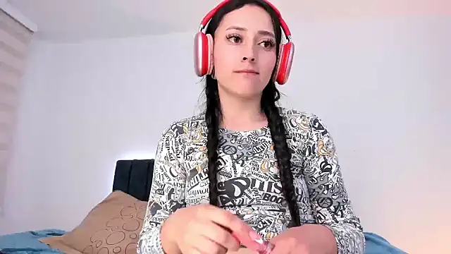 Snapshot of liaqueen610 chatting on 12.18.24 liaqueen610 online show from 12.18.24