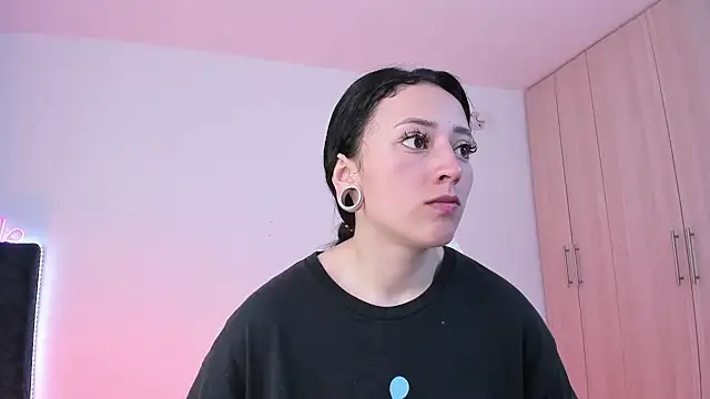 Snapshot of liaqueen610 chatting on 01.13.25 liaqueen610 online show from 01.13.25