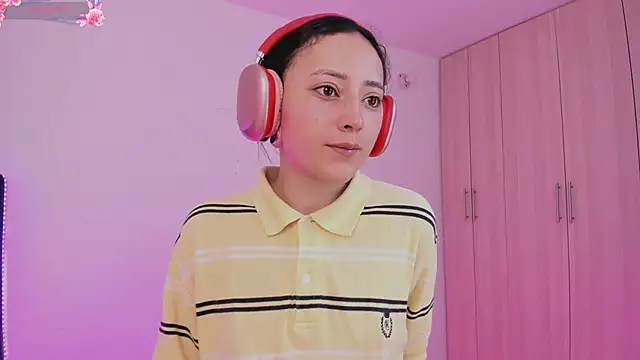 Snapshot of liaqueen610 chatting on 02.08.25 liaqueen610 online show from 02.08.25