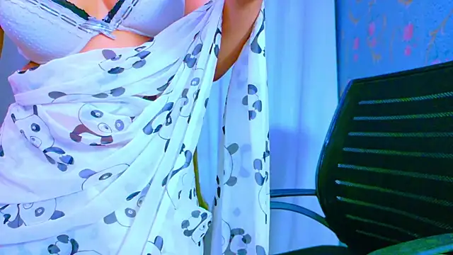 Aashika-Kaur online show from 03.11.25