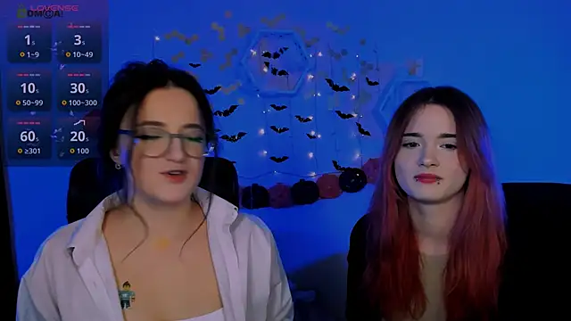 liana kisses online show from 10.30.25