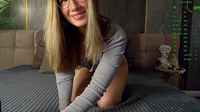 Snapshot of LeslieMines chatting on 06.23.26 LeslieMines online show from 06.23.26