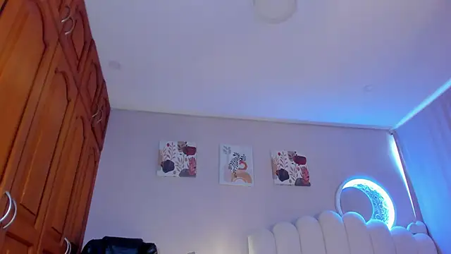 Snapshot of martinaaricci chatting on 11.12.25 martinaaricci online show from 11.12.25