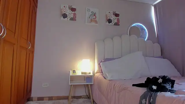 Snapshot of martinaaricci chatting on 11.15.25 martinaaricci online show from 11.15.25