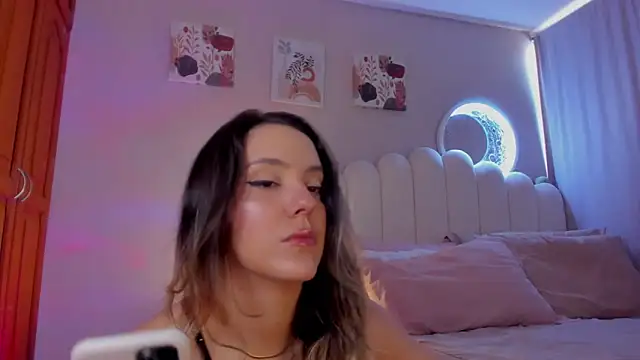 Snapshot of martinaaricci chatting on 11.17.25 martinaaricci online show from 11.17.25